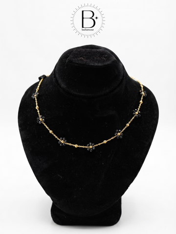 Elegant Beaded Necklace With FlowerPendant
